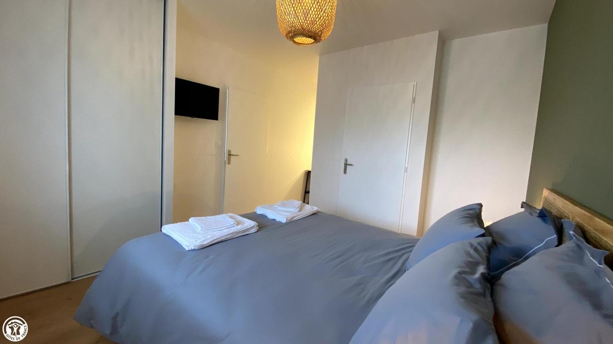 Breakislebed 3 Maisons Chu Limoges Isle Exterior foto