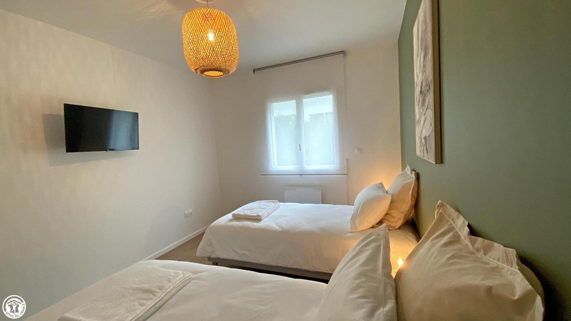 Breakislebed 3 Maisons Chu Limoges Isle Exterior foto