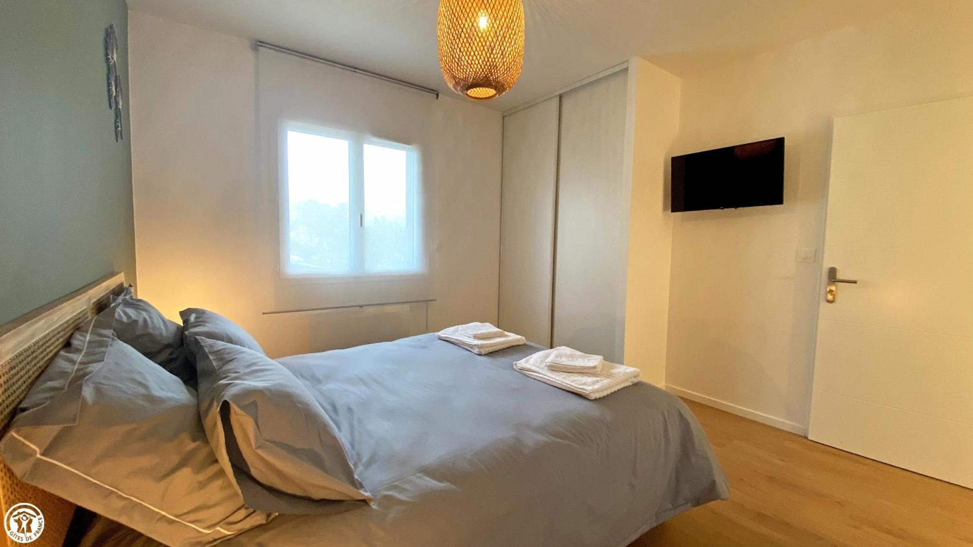 Breakislebed 3 Maisons Chu Limoges Isle Exterior foto