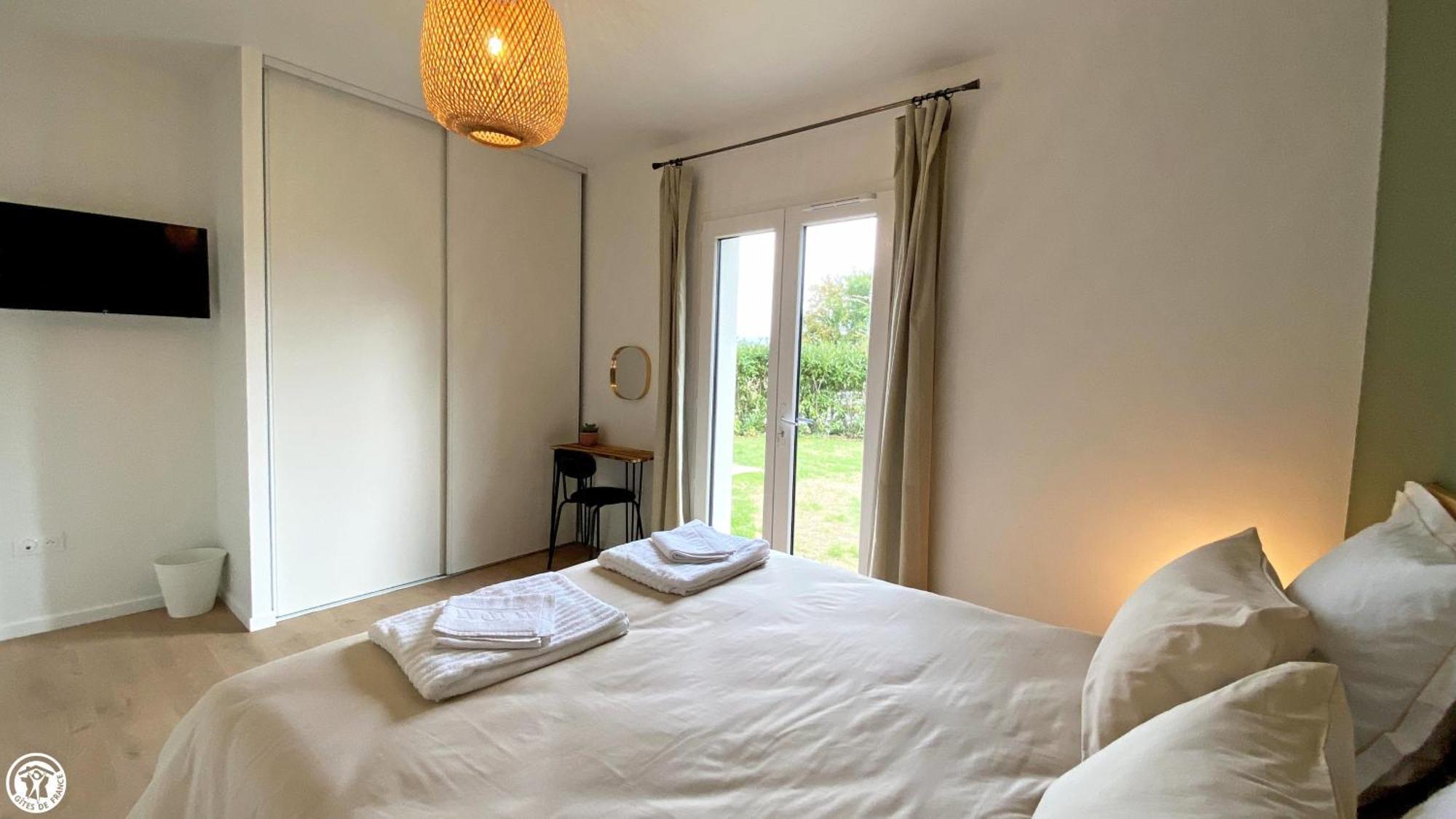 Breakislebed 3 Maisons Chu Limoges Isle Exterior foto