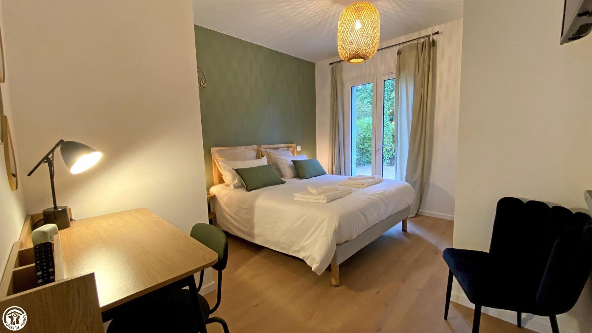 Breakislebed 3 Maisons Chu Limoges Isle Exterior foto