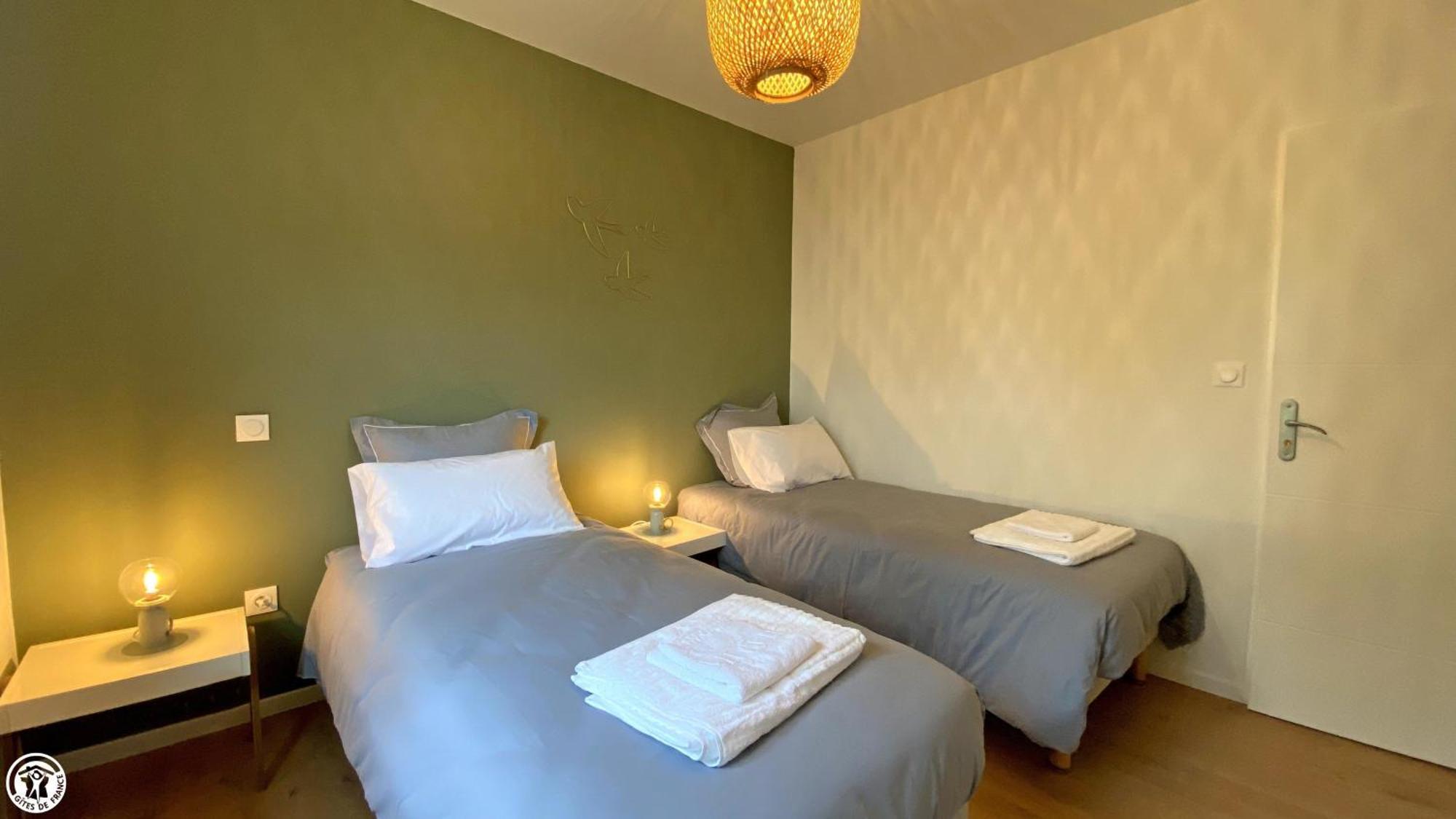 Breakislebed 3 Maisons Chu Limoges Isle Exterior foto